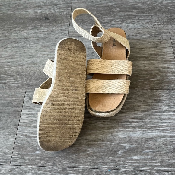 Platform Sandals - Picture 3 of 3